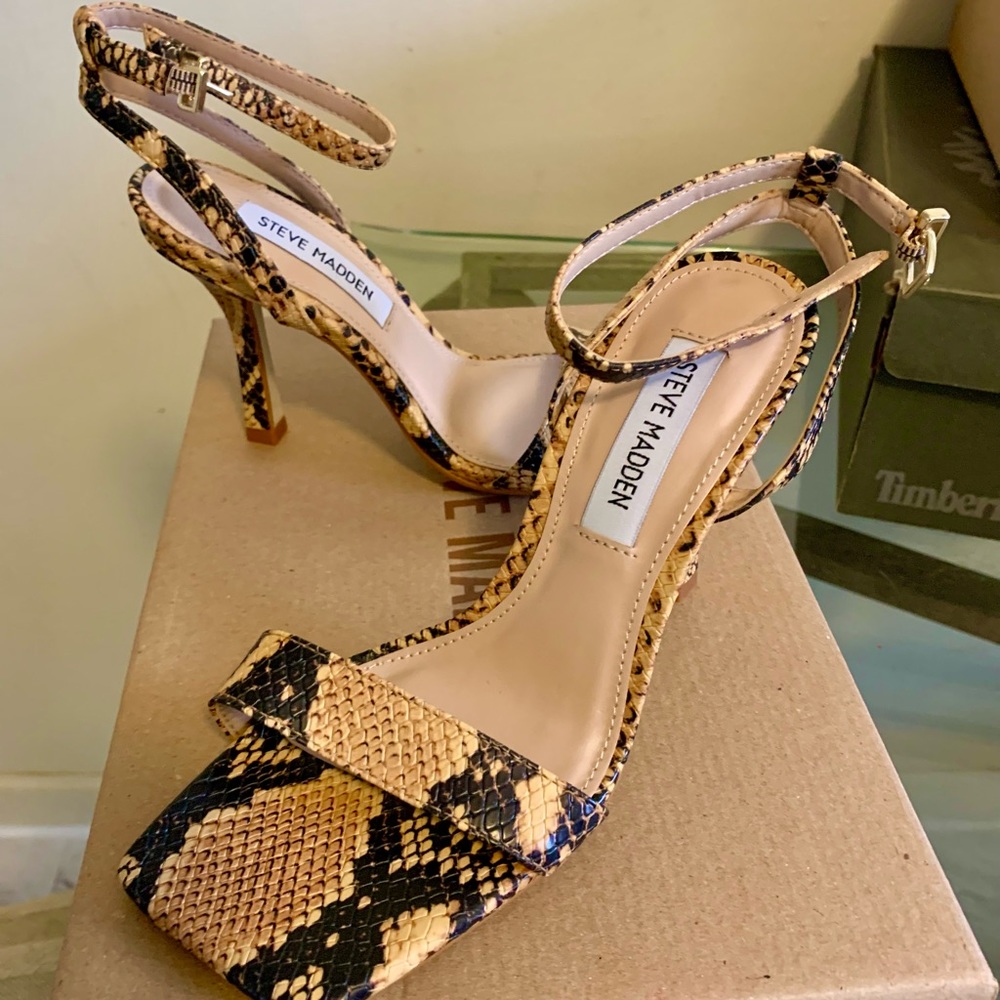 Steve Madden Karri kitten heel in size 5.5